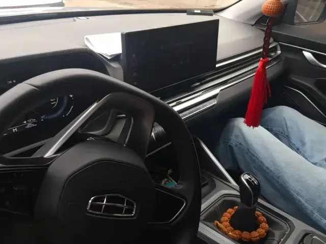 Geely Emgrand — Фото автомобиля 13