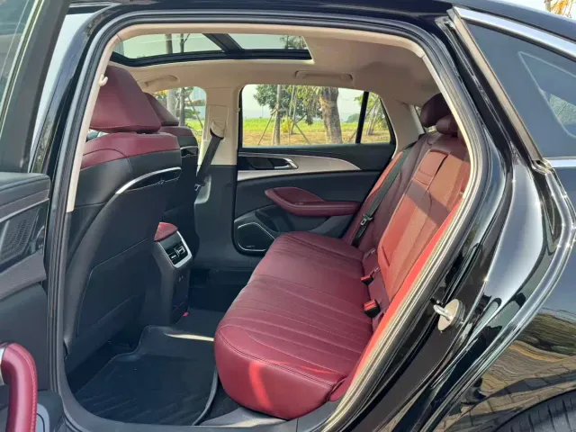 Hongqi H5 — Фото автомобиля 10