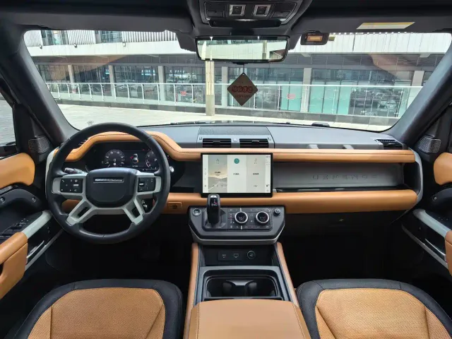 Land Rover Defender — Фото автомобиля 4