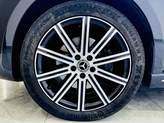 Mercedes-Benz V-Class — Фото автомобиля 25