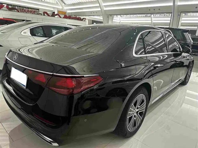 Mercedes-Benz E-Class — Фото автомобиля 18