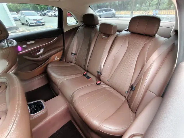 Mercedes-Benz E-Class — Фото автомобиля 10