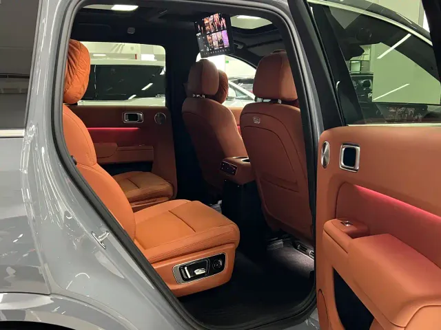 Li Auto L8 — Фото автомобиля 9
