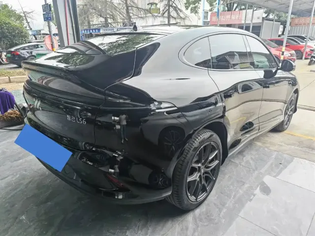 IM Motors LS6 — Фото автомобиля 13