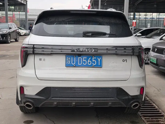 Lynk & Co 01 — Фото автомобиля 12