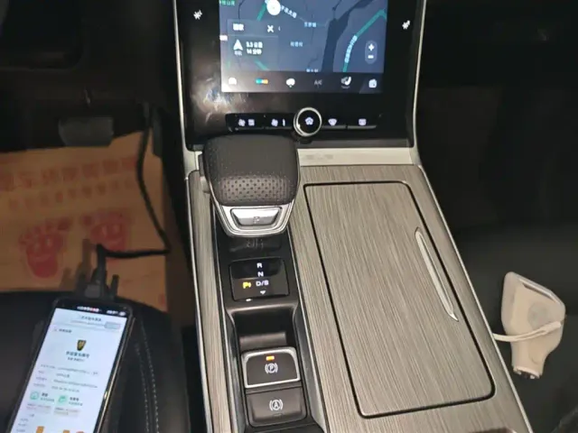 Roewe RX5 — Фото автомобиля 13