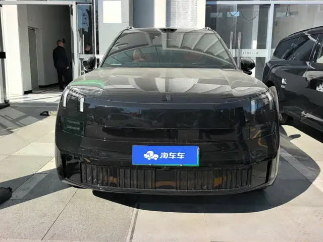 Lynk & Co 900 — Фото автомобиля 2