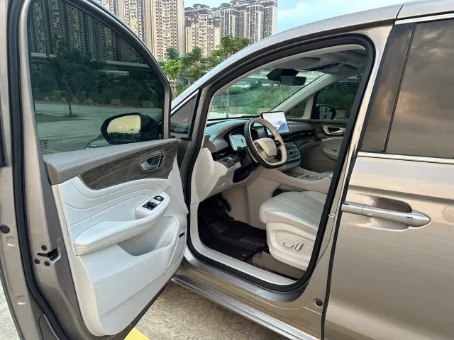 Roewe iMAX8 — Фото автомобиля 20