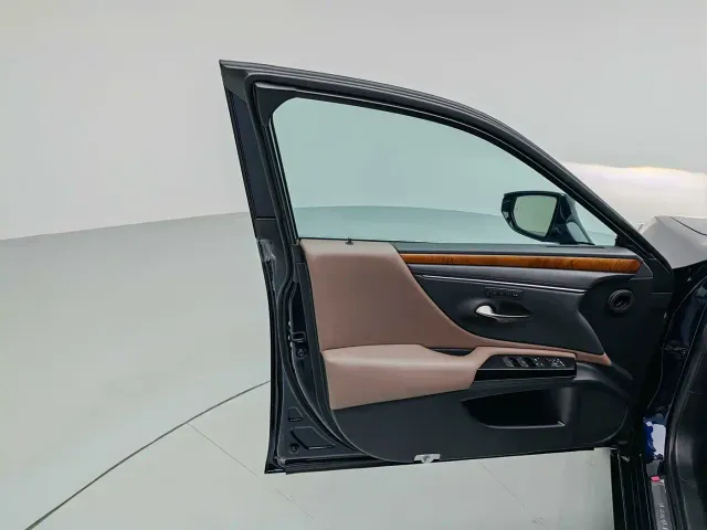 Lexus ES — Фото автомобиля 18