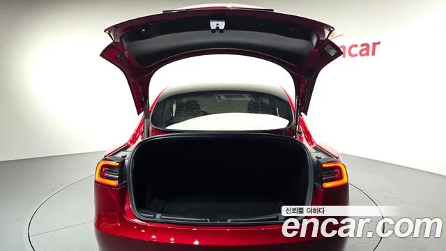 Tesla Model 3 — Фото автомобиля 20
