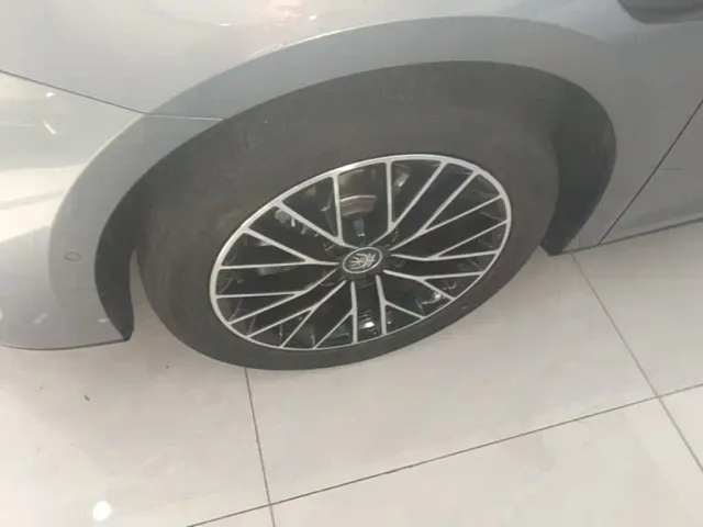 BYD Qin L — Фото автомобиля 22