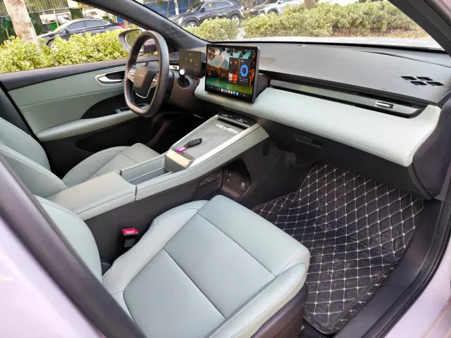 Roewe D6 — Фото автомобиля 9