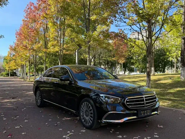 Mercedes-Benz E-Class — Фото автомобиля 3