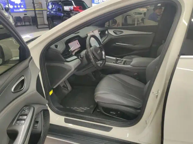 BYD Seal 07 DM-i — Фото автомобиля 9
