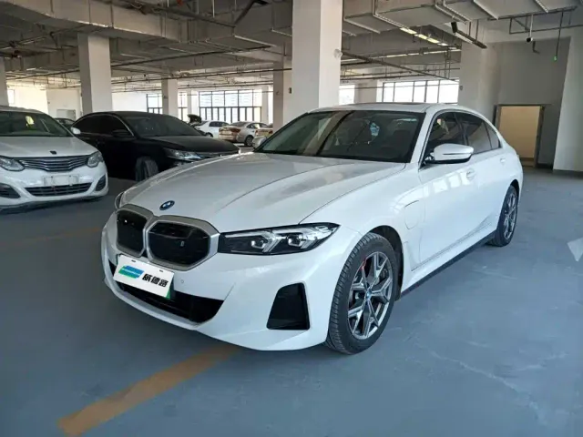 Фотография автомобиля — BMW i3