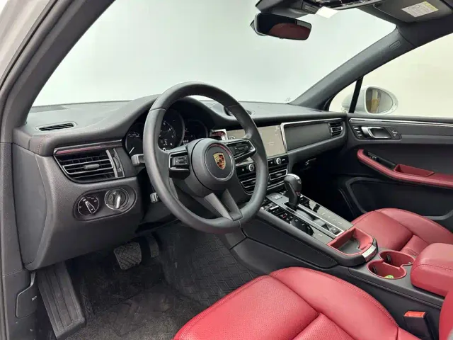Porsche Macan — Фото автомобиля 13