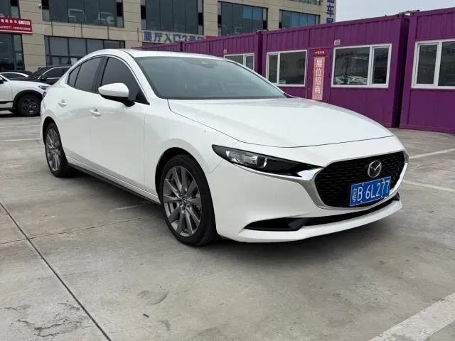 Mazda Axela — Фото автомобиля 3