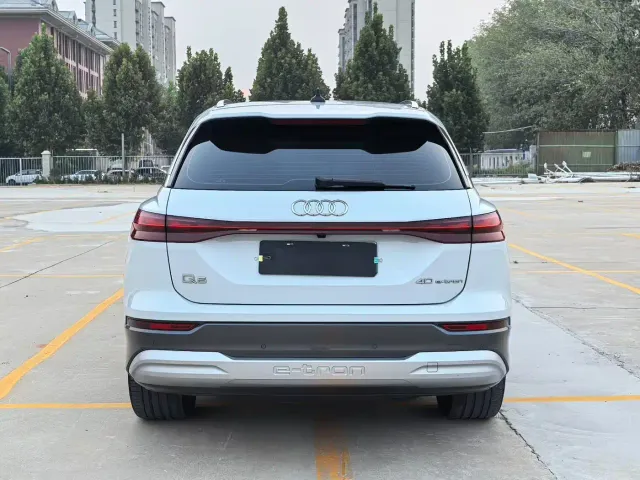 Audi Q5 e-tron — Фото автомобиля 8