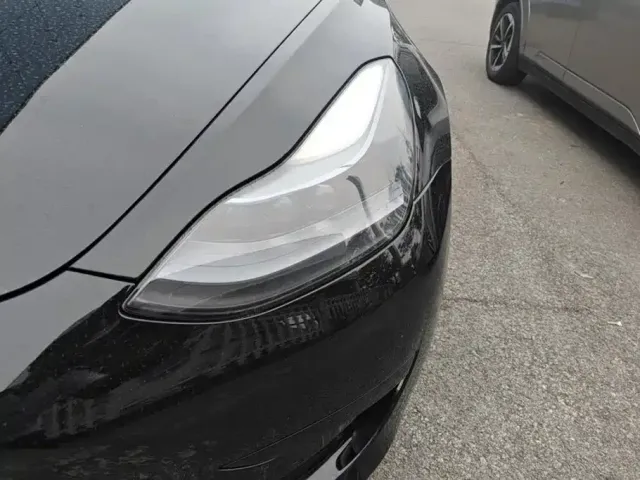 Tesla Model 3 — Фото автомобиля 5