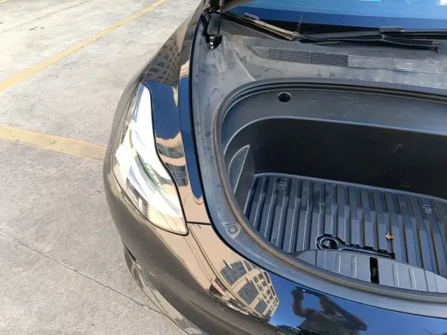 Tesla Model 3 — Фото автомобиля 21