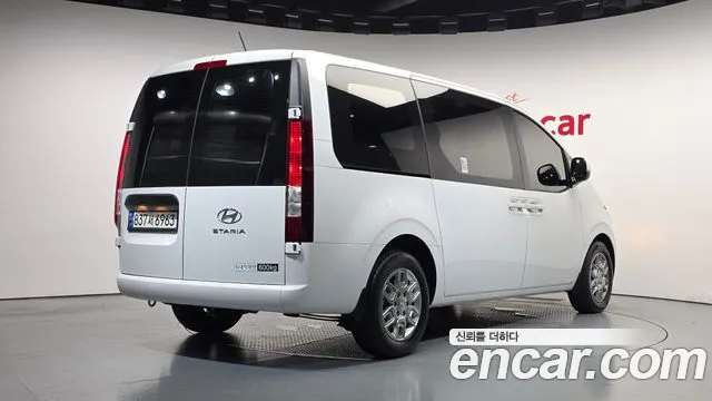 Hyundai Staria Staria Карго 5 мест — Фото автомобиля 2