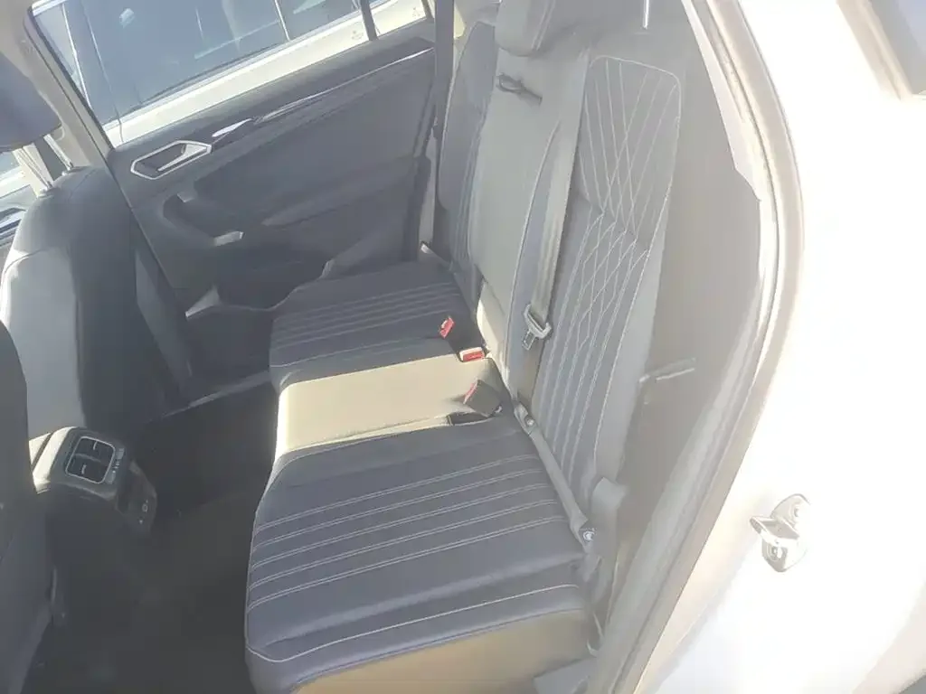 Volkswagen Tiguan L 2022 330TSI Automatic 2WD Comfort Edition — Фото автомобиля 12