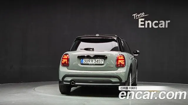 Mini Cooper Cooper 5 дверей Classic Plus — Фото автомобиля 4