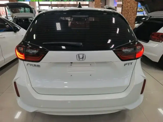 Honda Fit — Фото автомобиля 5