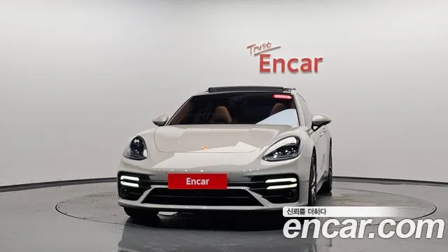 Porsche Panamera — Фото автомобиля 2