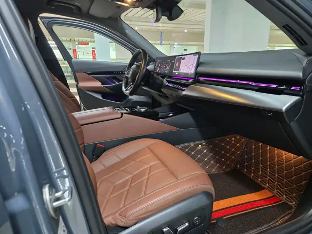BMW 5 Series — Фото автомобиля 6