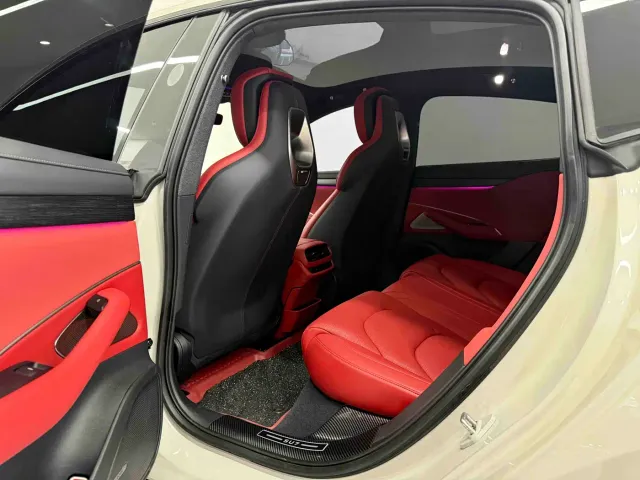 Xiaomi SU7 — Фото автомобиля 12