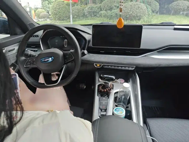 Geely Xingrui — Фото автомобиля 10