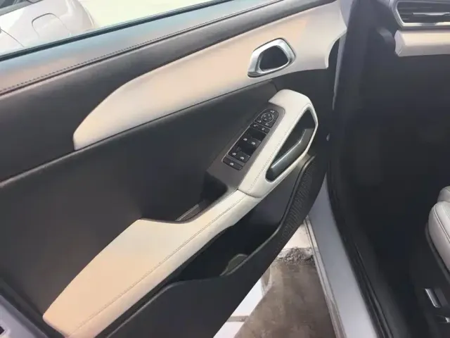 BYD Yuan UP 2024 401KM Leading Edition — Фото автомобиля 7
