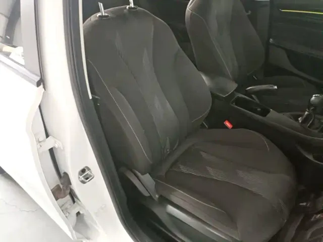 Roewe i5 — Фото автомобиля 24