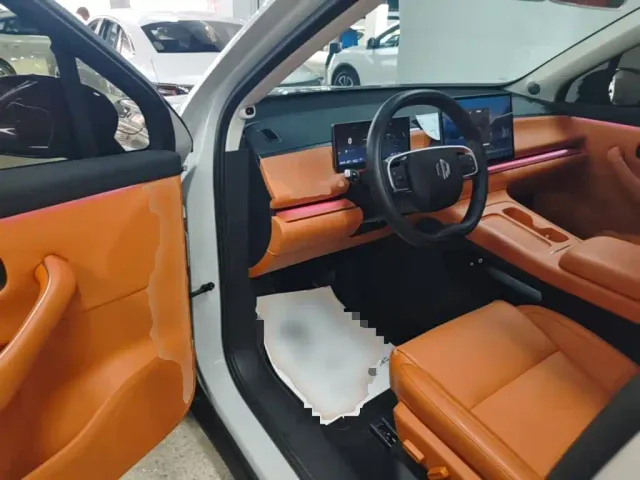 Leapmotor C10 — Фото автомобиля 15