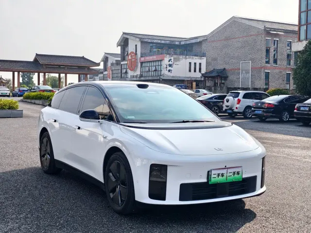 Li Auto i6 — Фото автомобиля 3