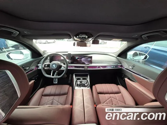 BMW i7 — Фото автомобиля 7