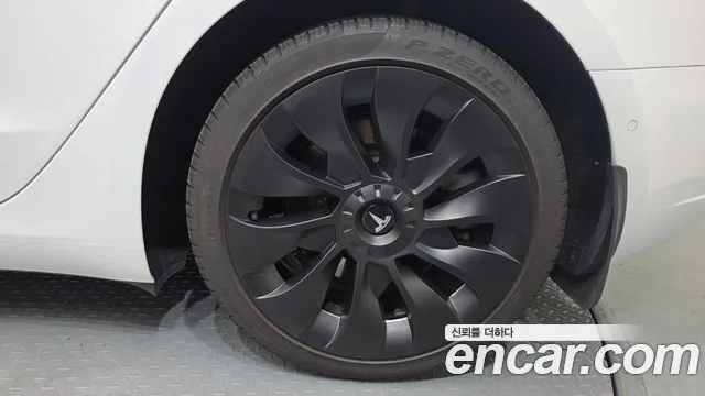 Tesla Model 3 — Фото автомобиля 21