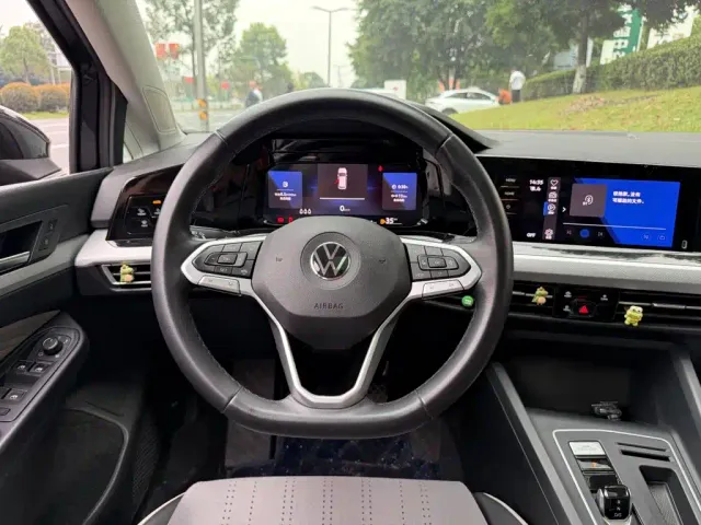 Volkswagen Golf — Фото автомобиля 14