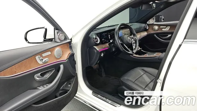 Mercedes-Benz E-Class — Фото автомобиля 12