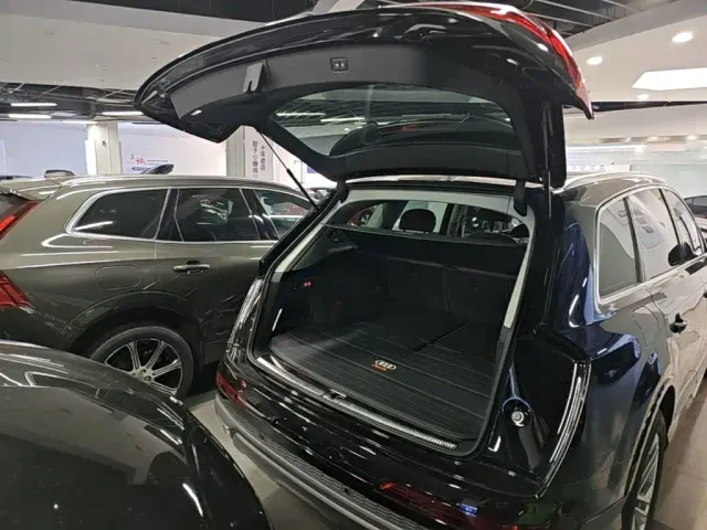 Audi Q7 — Фото автомобиля 18