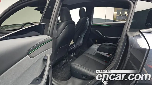 Tesla Model Y — Фото автомобиля 18