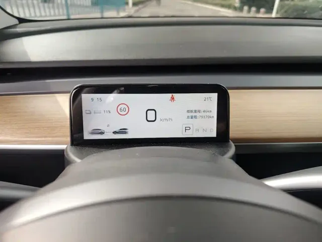 Tesla Model 3 — Фото автомобиля 11