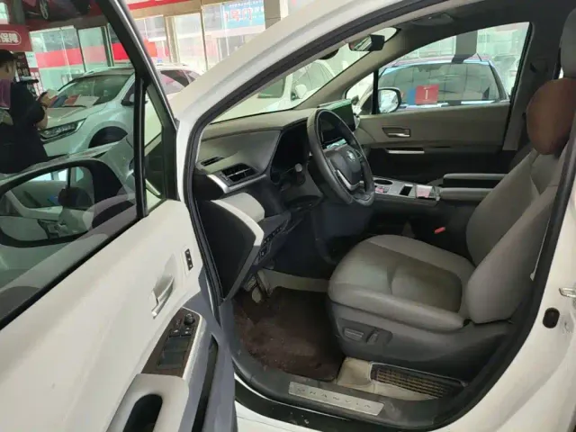 Toyota Granvia — Фото автомобиля 15