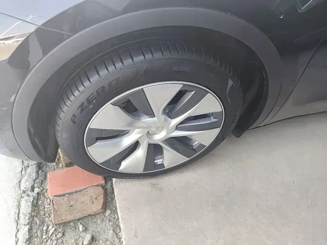 Tesla Model Y — Фото автомобиля 22
