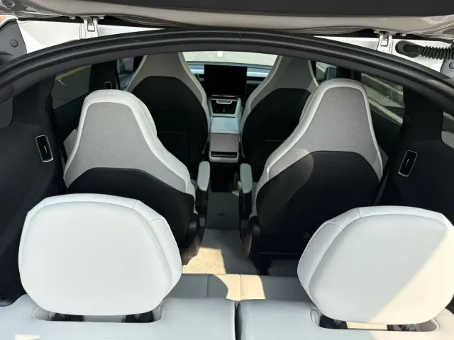 Tesla Model Y L — Фото автомобиля 4