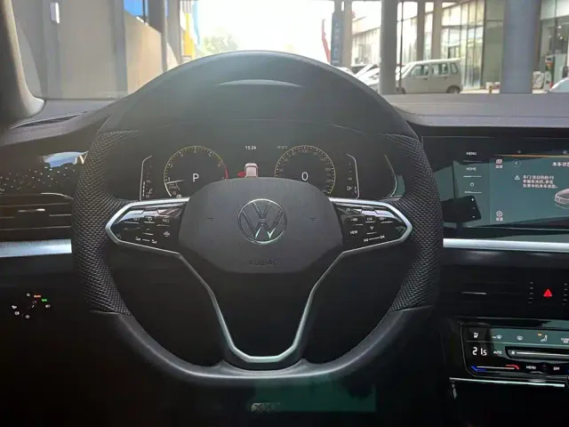 Volkswagen Passat — Фото автомобиля 13
