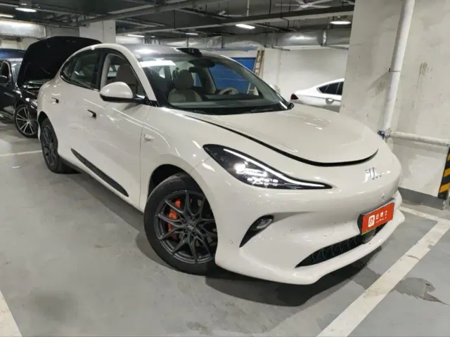 IM Motors LS6 — Фото автомобиля 3