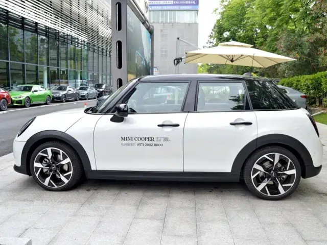 MINI Hatch — Фото автомобиля 3