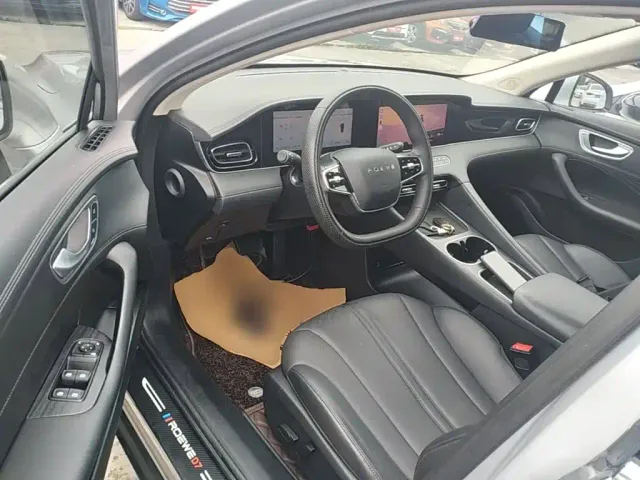 Roewe D7 — Фото автомобиля 15